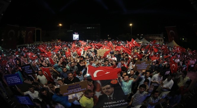 Samsun’da vatandaşlar ‘demokrasi nöbeti’ni sürdürüyor