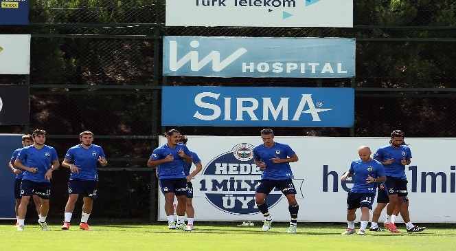 Fenerbahçe hazırlıklarını sürdürüyor