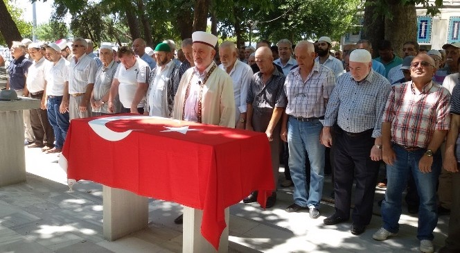 Bandırma’da demokrasi şehitleri için gıyabi cenaze namazı kılındı
