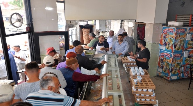 Darbe girişimi başarısız oldu 3 bin kişiye döner ve ayran dağıttı