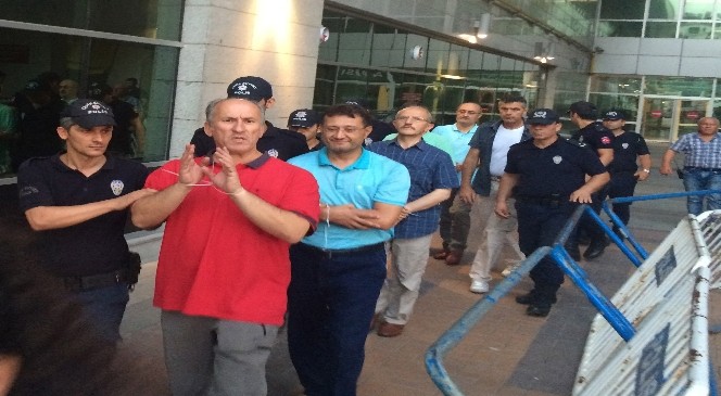 Mersin’de 5 vali yardımcısı tutuklandı