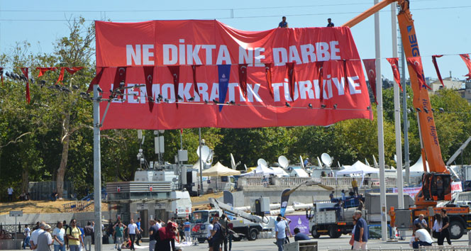 Taksim Meydanı CHP miting için hazır