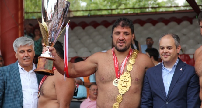 Recep Kara, başpehlivan oldu!