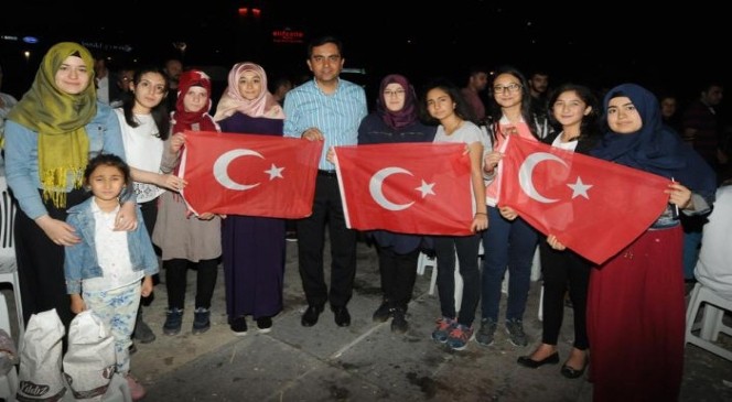 Kırşehir’de demokrasi nöbetleri sürüyor