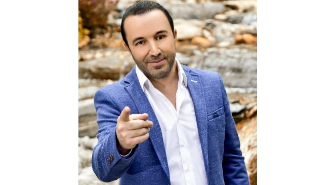 Genç sanatçı “Seninleyiz, Yanındayız Tayyip Erdoğan” dedi