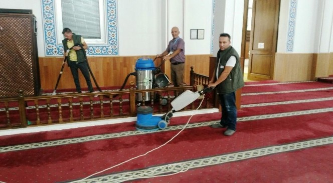 İzmit Belediyesi, 7 yıldır ibadethaneleri temizliyor