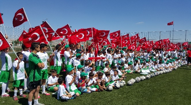 Kayseri Şeker yaz spor okullarına 800 öğrenci katıldı