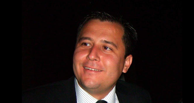 Yüksek okul müdürü rektörlük binasından atlayarak intihar etti