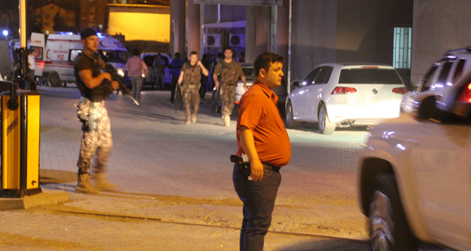 Hakkari’de polis noktasına bombalı saldırı: 2 Şehit