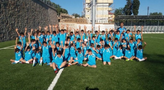 Dilovası’nda 800 çocuk için yaz spor okulu açıldı