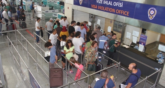 Türkiye&#039;ye gelen yabancı sayısı yüzde 40 azaldı