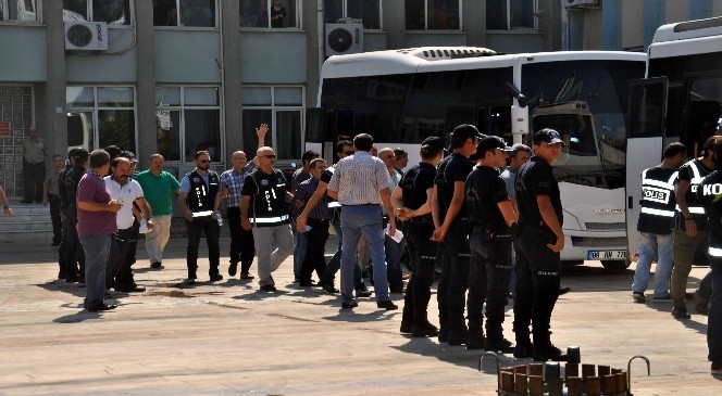 Aydın’da 20 kamu görevlisi tutuklandı, 2 gazete kapatıldı