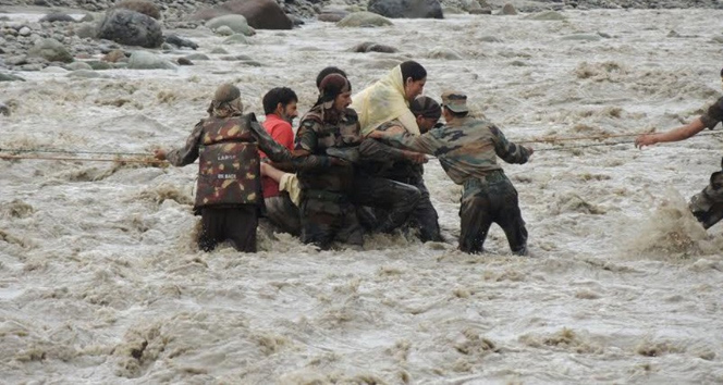 Hindistan ve Bangladeş’te şiddetli yağış: 31 ölü