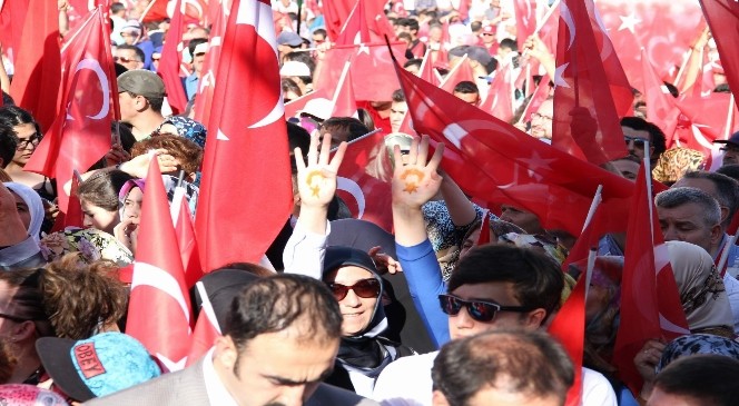 Demokrasi ve Şehitler Mitinginde Yozgatlılar Cumhuriyet Meydanı’nı doldurdu
