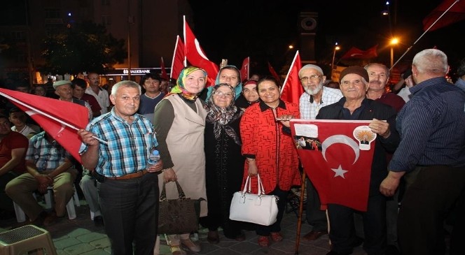 Çankırı’da demokrasi nöbetine binlerce kişi katıldı