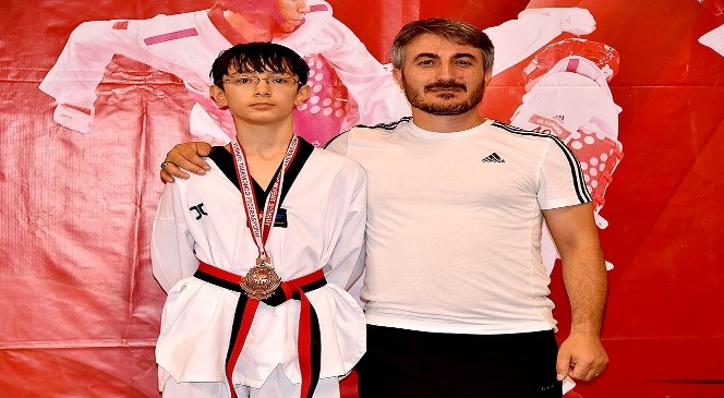 Belediye Gençlikspor Madalya İle Döndü