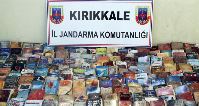 Köprü altına atılmış Gülen&#039;e ait 400 kitap, CD ve kaset bulundu