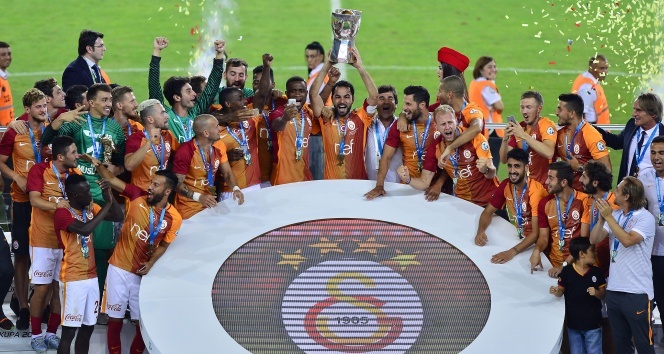 Galatasaray Süper Kupa&#039;yı beşinci kez müzesine götürdü