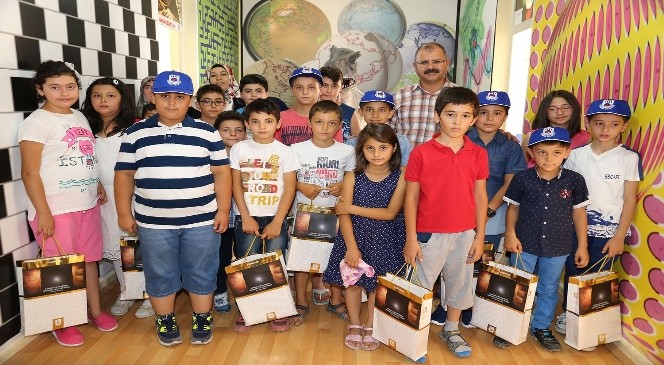 Deneme ve Bilim Merkezi öğrencileri sertifikalarını aldı