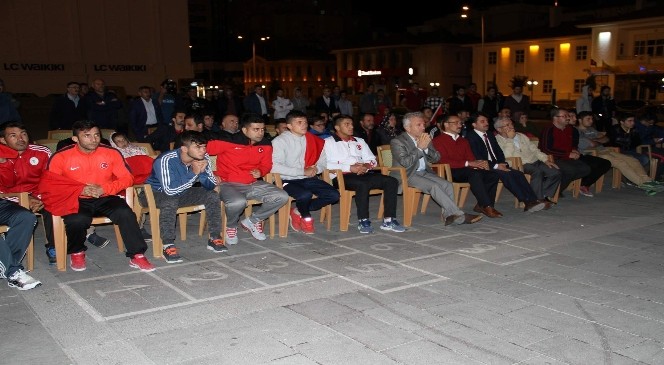 Rıza Kayaalp’in memleketi Yozgat’ta gümüş madalya sevinci