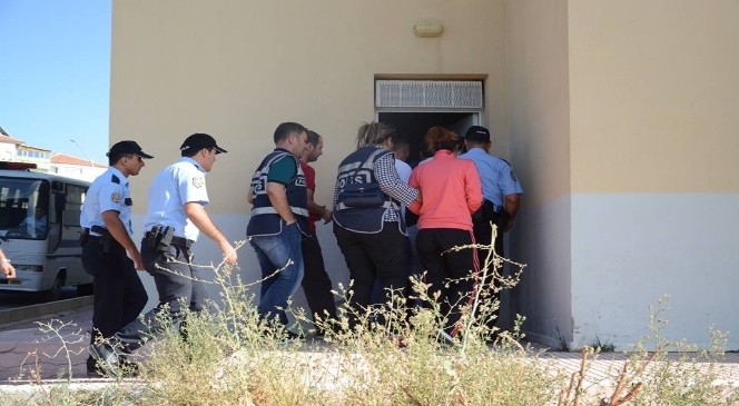 Karaman’da FETÖ operasyonunda gözaltına alınan 22 kişi adliyeye sevk edildi