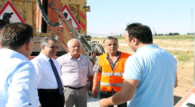 Vali Tapsız, köy yollarında yürütülen çalışmaları inceledi