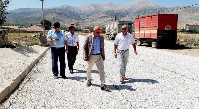 Karaman Belediyesi’nden ilçe belediyesine asfalt desteği