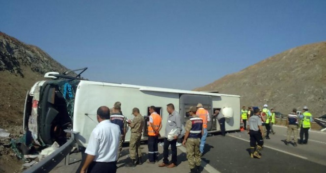 Gaziantep&#039;te yolcu otobüsü devrildi: 4 ölü, 31 yaralı
