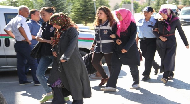 Yozgat’ta FETÖ’den gözaltına alınan 49 kişiden 5’i adliyeye sevk edildi