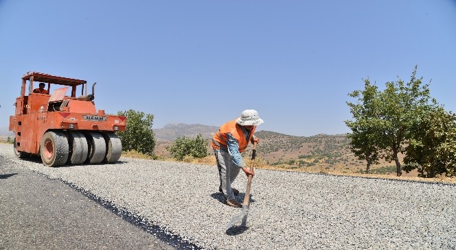 Çermik’in kırsal mahallelerinde asfaltlama sürüyor