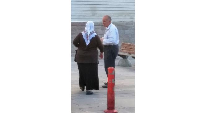 Gurbetçi çifti komiserim diye dolandırdı