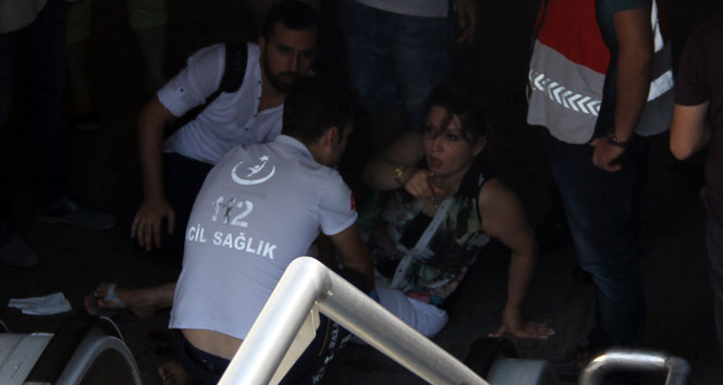 Taksim Metrosu&#039;nda yürüyen merdiven kazası!