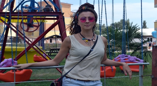 Oyuncu İrem Kahyaoğlu’nun termal keyfi