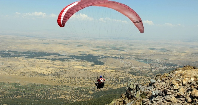 Yamaç paraşütü dünya şampiyonası Aksaray&#039;da yapılıyor