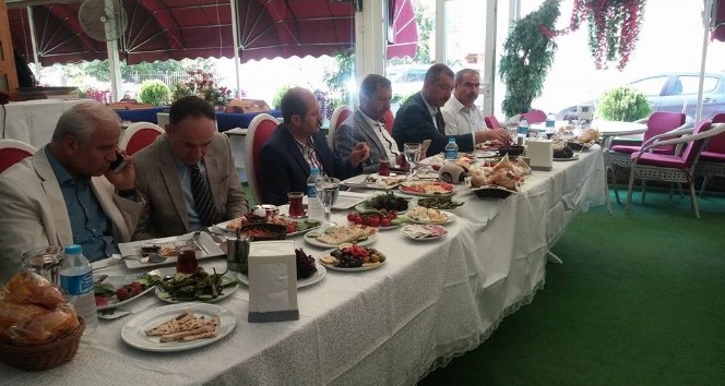 AK Partililer Basın mensuplarıyla Kahvaltıda Buluştu