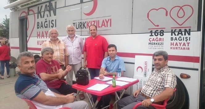 Kızılay kan bağışı kampanyalarına devam ediyor.