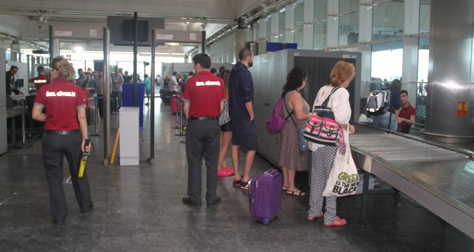 Atatürk Havalimanı&#039;nda güvenlik önlemleri artırıldı