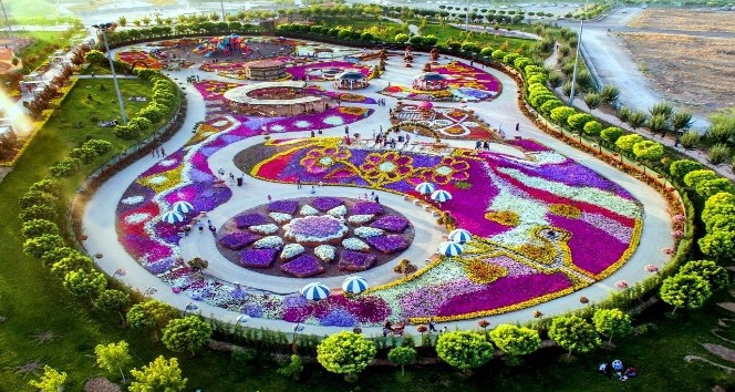 Selçuklu Çiçek Bahçesi göz kamaştırıyor