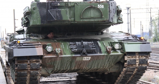 Kocaeli’den sınıra tank sevkiyatı devam ediyor