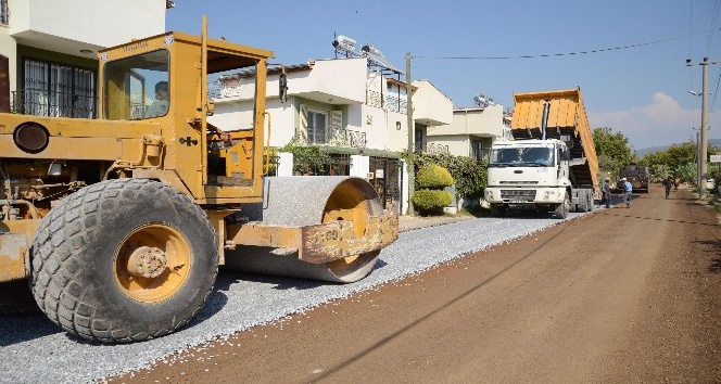 Kuşadası’nda Davutlar’a 84 bin metrekare sathi asfalt