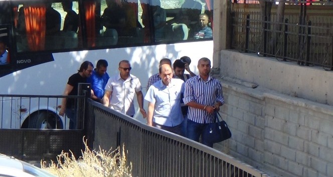 Karaman’da gözaltına alınan 32 emniyet mensubu adliyeye sevk edildi