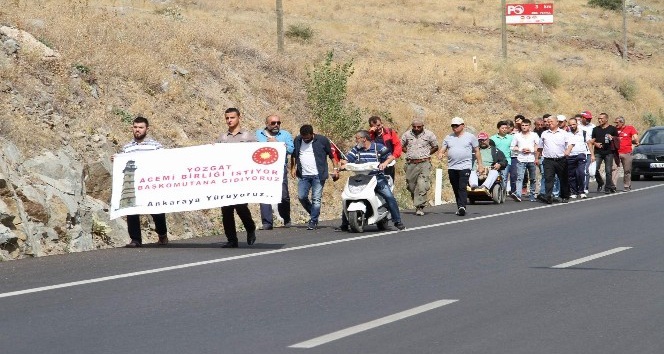 Yozgatlılar, Cumhurbaşkanı Erdoğan’dan acemi birliği istemek için yaya olarak yola çıktı