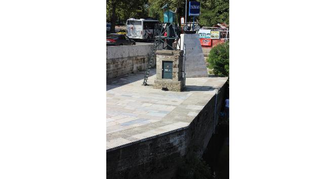 Edirne’de, nehir debileri yükseldi, kum adacıkları gözden kayboldu