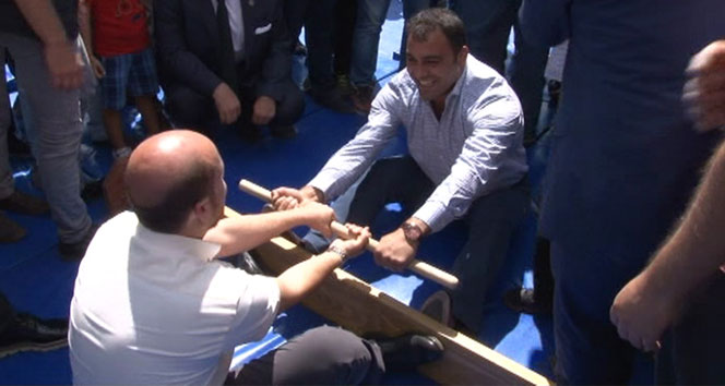 Bilal Erdoğan ve Hamza Yerlikaya&#039;nın güreşi eşitlikle sonuçlandı