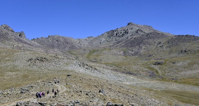 Gümüşhaneli dağcılar Bayburt Demirkapı Zirvesi’nde