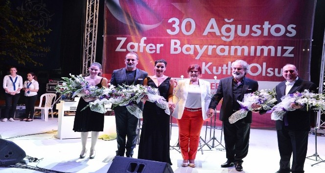 Aydın Büyükşehir 30 Ağustos’u opera sanatçılarıyla kutladı