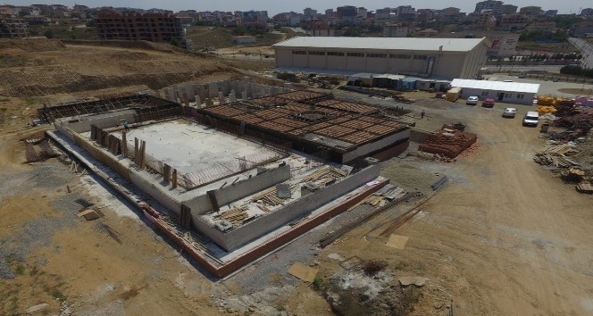 Çayırova Yarı Olimpik Yüzme Havuzu yükseliyor