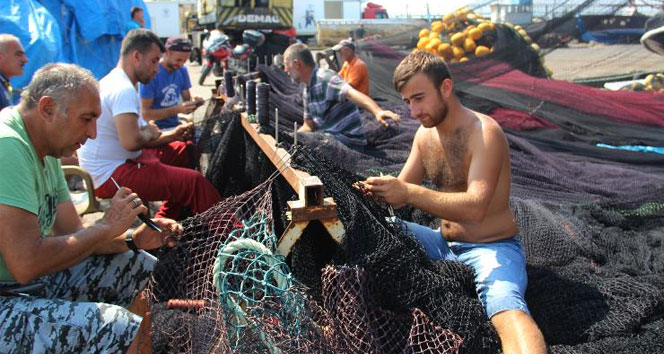 Karadenizli balıkçılar son hazırlıklarını yapıyor