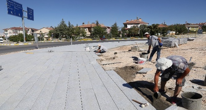 Karaman Belediyesi Ereğli Kavşağına da ay-yıldız figürü koyuyor