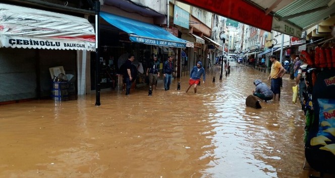 Rize’nin Fındıklı ilçesinde şiddetli yağış: 1 çocuk kayıp